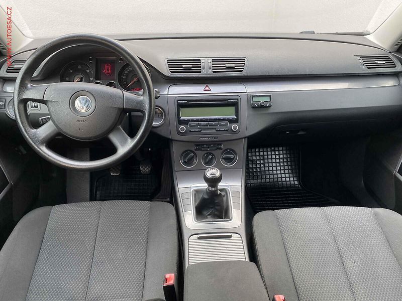 Volkswagen Passat (2008) 1.9 TDi, Trendline, AC - fotka 8 z 17