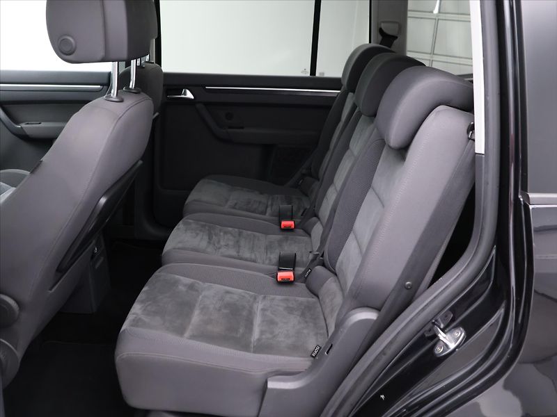 Volkswagen Touran 2,0 TDI 103kW Highline Tažné - fotka 14 z 27