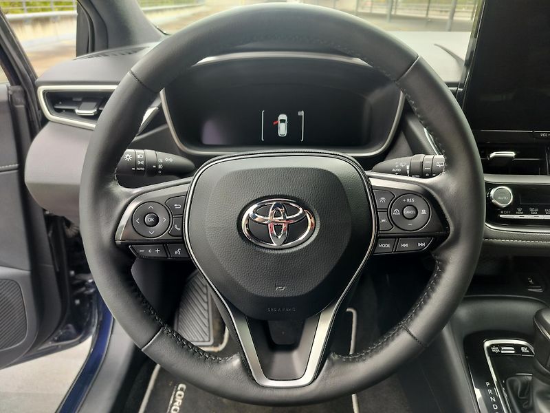 Toyota Corolla 1.8 hybrid Business Edition - fotka 13 z 29