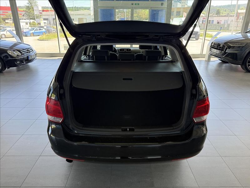 Volkswagen Golf 1,6   77kW,2.MAJITEL - fotka 20 z 22