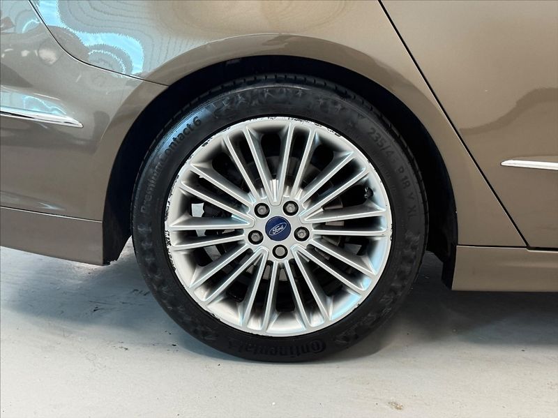 Ford Mondeo 2,0 TDCi Vignale 4x4 AT 132kW - fotka 22 z 22