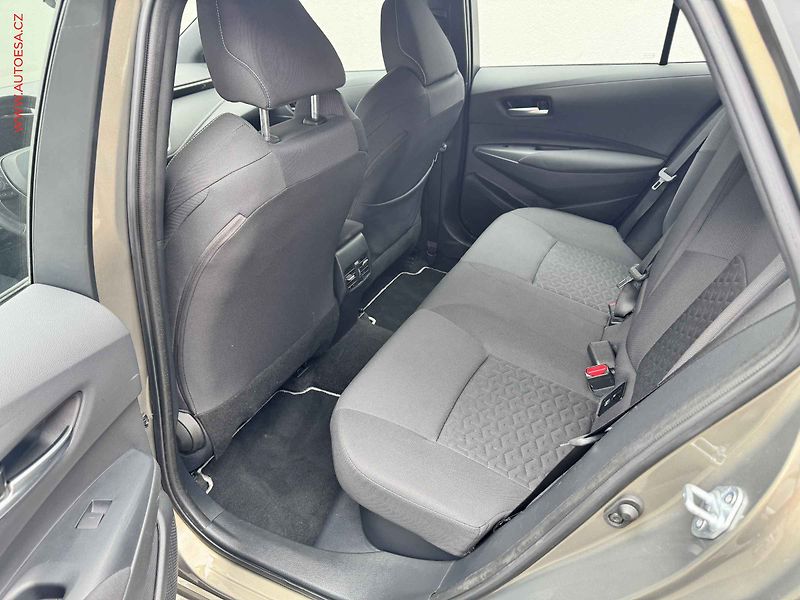 Toyota Corolla (2022) 2.0i, 2.maj,ČR, Comfort, AT - fotka 10 z 16
