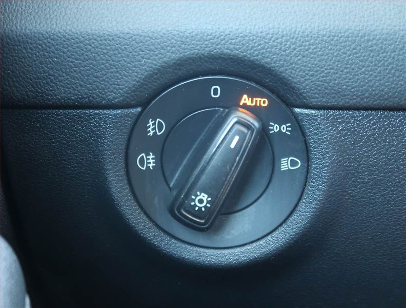 Škoda Octavia (2013) 1.4 TSI, Xenony, Tempomat - fotka 15 z 18