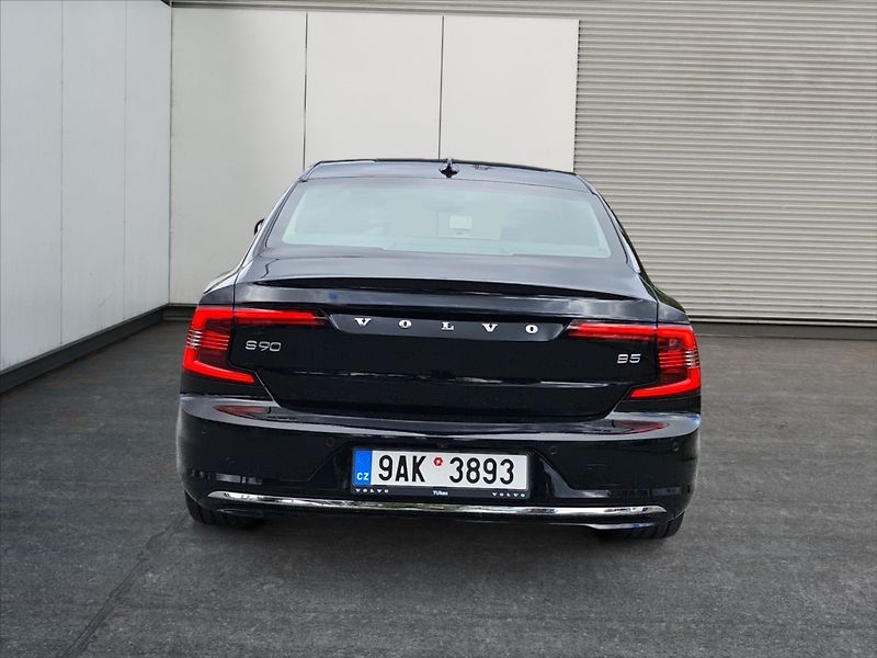 Volvo S90 2,0 B5 Plus Bright AT - fotka 4 z 11