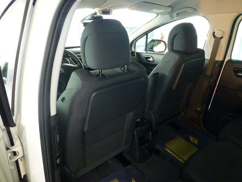 Peugeot 5008 (2014) 1,6HDI*NAVIGACE.*PARKS**NEW - fotka 15 z 24