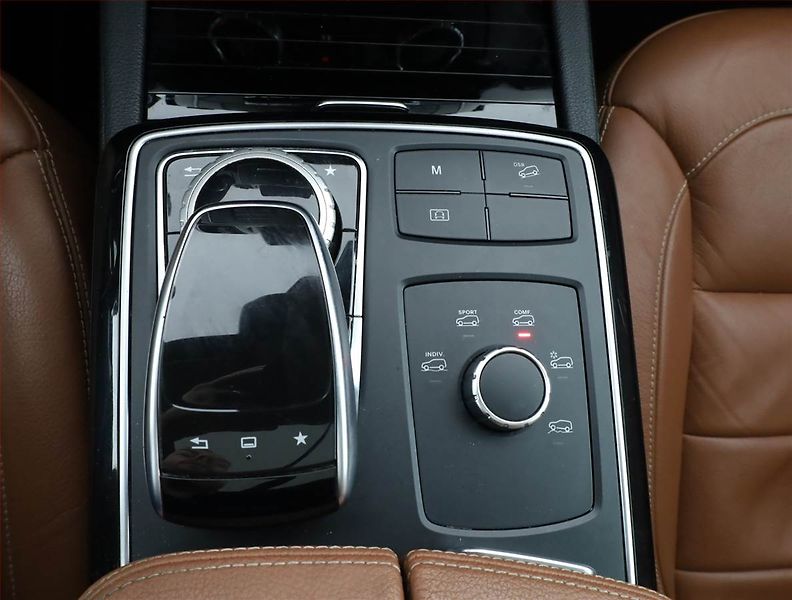 Mercedes-Benz GLE (2016) 350 d, 4X4, Automat - fotka 11 z 19