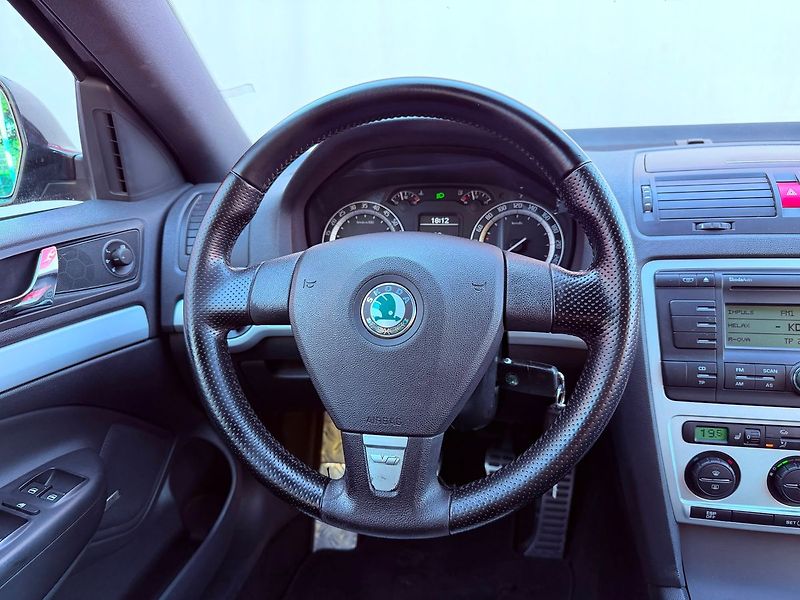 Škoda Octavia 2.0 TFSi RS, ČR - fotka 17 z 25