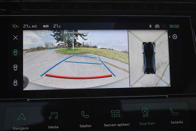 Peugeot 408 je solidně prostorný rodinný vůz s atraktivním vzhledem