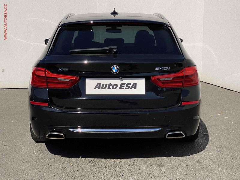 BMW Řada 5 (2018) 3.0i 540i xDrive, AT, +ALU - fotka 5 z 22