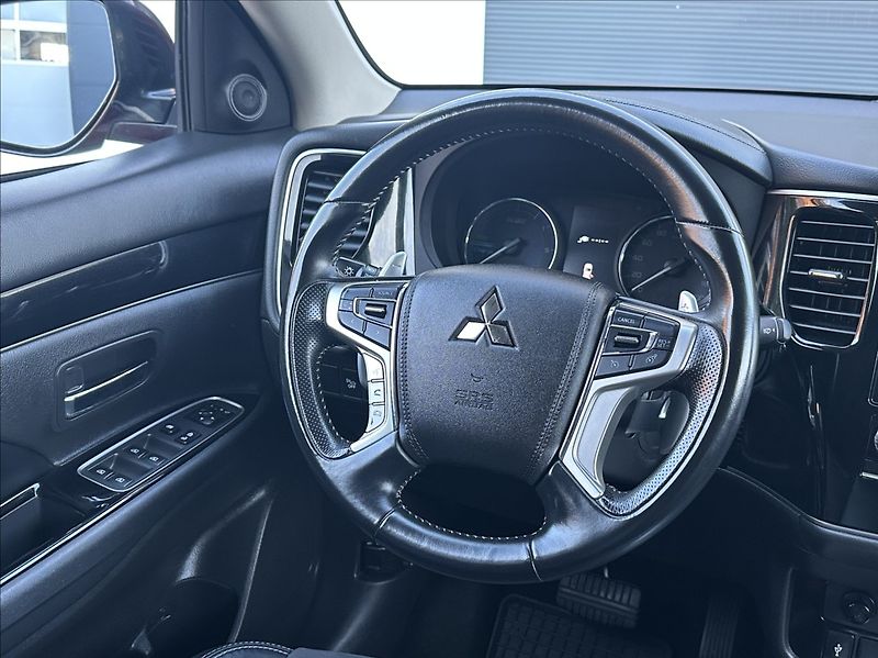Mitsubishi Outlander 2,4 PHEV 224PS  Diamant 4x4 A/ - fotka 22 z 58