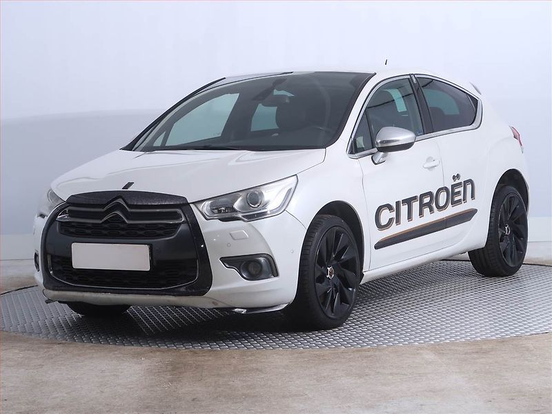 Citroën DS4 (2011) 2.0 BlueHDI, Navi, Xenony - fotka 2 z 21