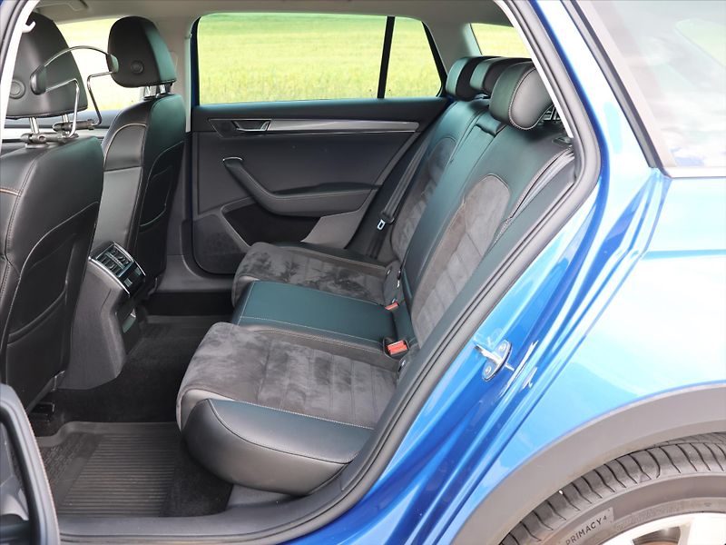 Škoda Superb 2,0 TDI DSG 4x4 CZ Scout DPH - fotka 15 z 35