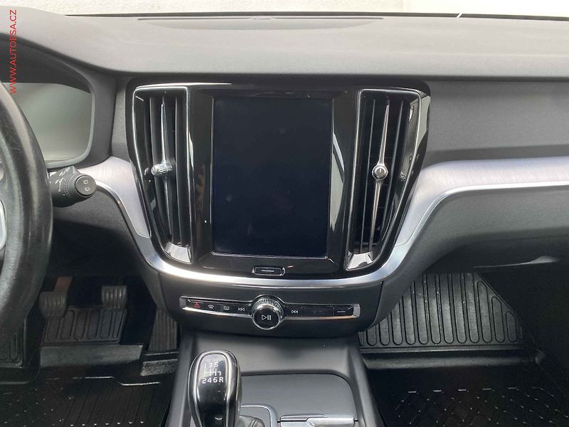Volvo V60 (2018) 2.0d, Navi, LED, AC - fotka 12 z 18