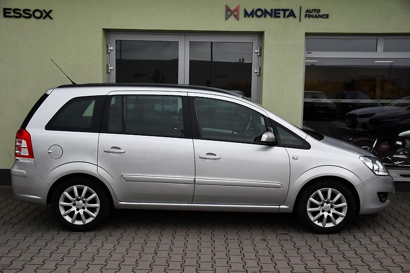 Opel Zafira 1.8i VYHŘ. SEDAČKY TAŽNÉ 7MÍST - fotka 12 z 28