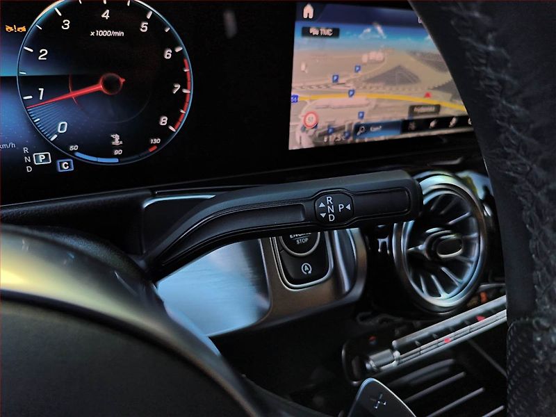 Mercedes-Benz GLB (2023) 200 4MATIC - fotka 13 z 23