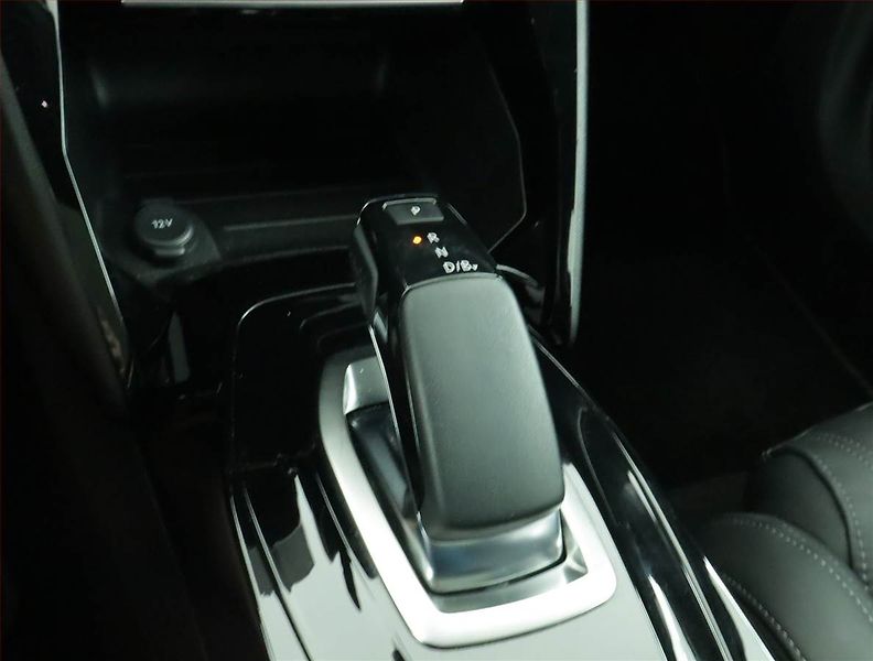 Peugeot 2008 (2021) GT 50 kWh, SoH 87%, Automat - fotka 13 z 23