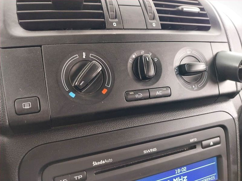 Škoda Roomster (2011) 1.2 TSI, Park. senzory - fotka 13 z 19