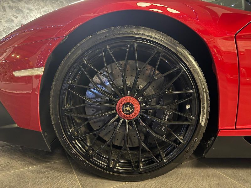 Lamborghini Aventador (2018) LP 750-4 SV Superveloce, LIFT - fotka 8 z 12