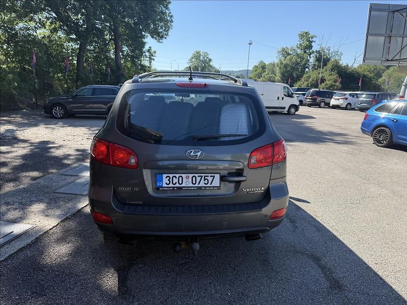 Hyundai Santa Fe 2,2 CRDi - fotka 5 z 25
