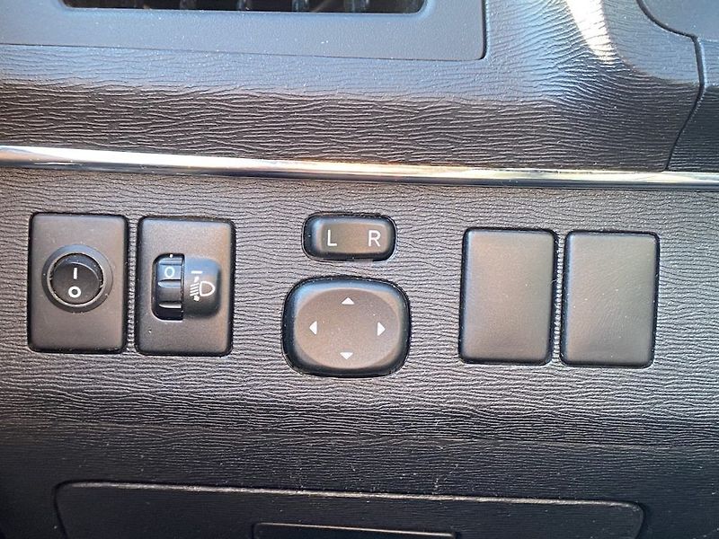 Toyota Avensis 1.6i, ČR, manual, 2x kola - fotka 13 z 13