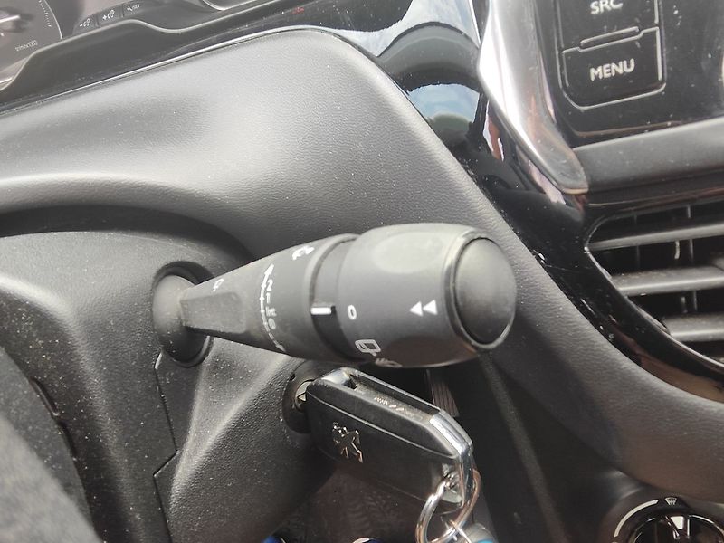 Peugeot 208 1.2 PureTech/Active ČR 1.Majit - fotka 22 z 27