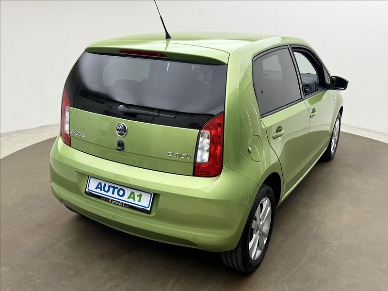 Škoda Citigo 1,0 AUTOMAT NAV SENZORY VÝHŘEV - fotka 4 z 30