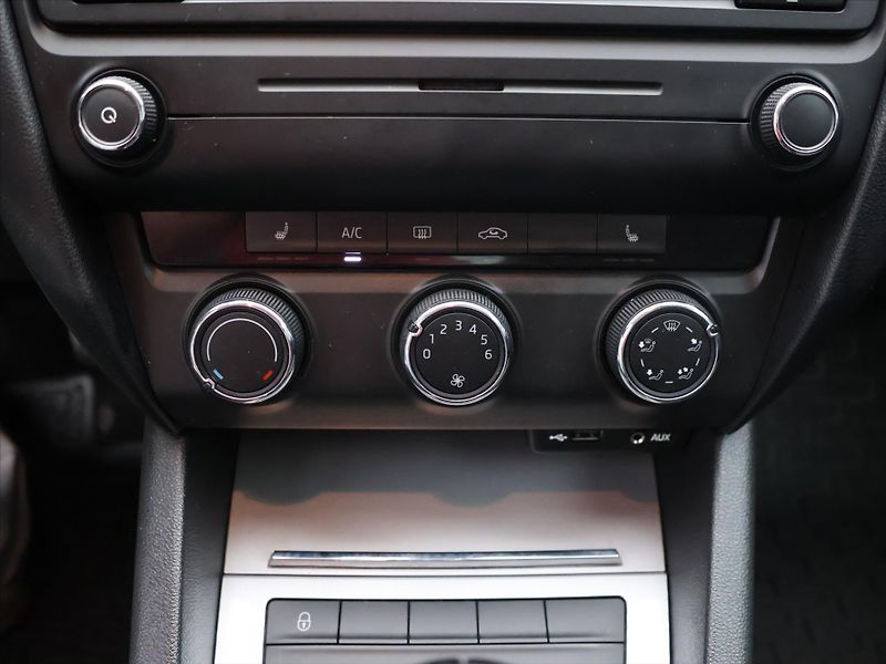 Škoda Octavia 1,6 TDI Ambition Klima CZ - fotka 21 z 32