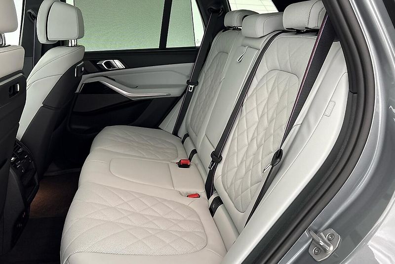 BMW X5 xDrive30d - fotka 9 z 30