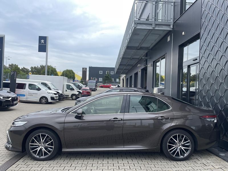 Toyota Camry EXECUTIVE VIP 2.5 Hyb. 160 kW - fotka 4 z 33