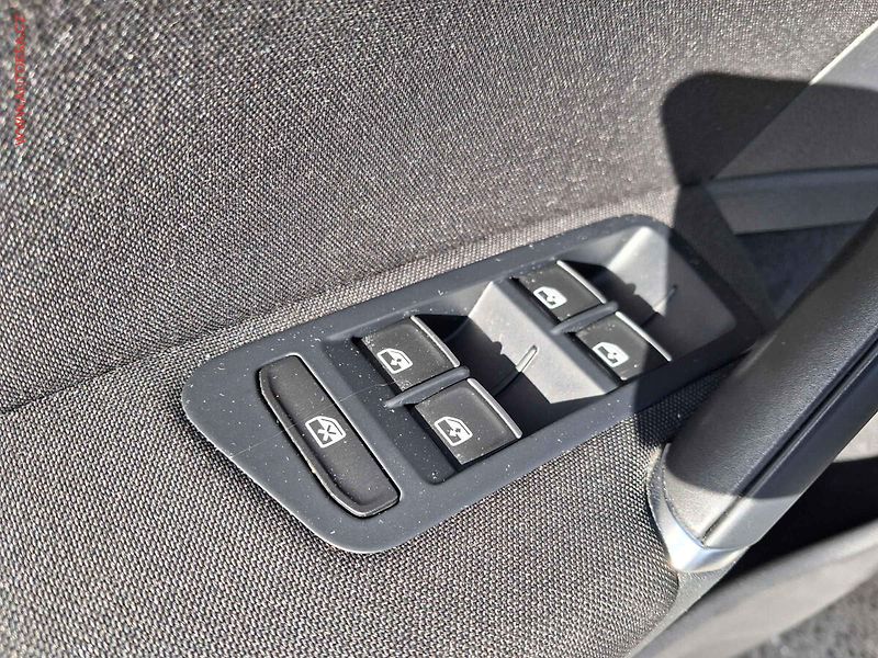 Volkswagen Golf (2017) 2.0TDi, ČR, AC, tempo, park - fotka 13 z 16