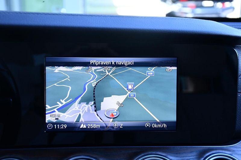 Mercedes-Benz Třídy E 350d - fotka 31 z 42