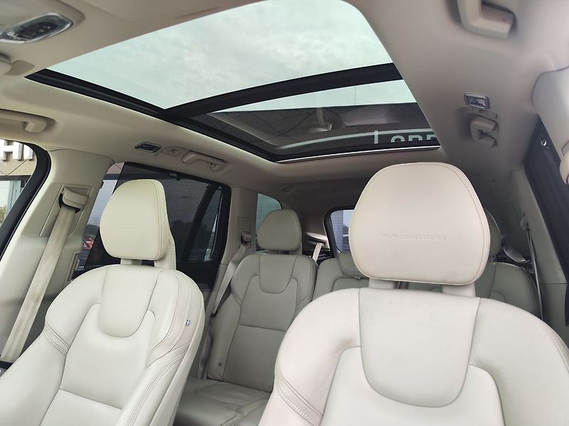 Volvo XC90 D5 2.0/173kW Inscription AT 4x - fotka 20 z 47