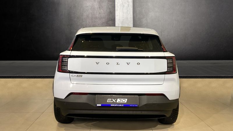Volvo EX30 (2026) PLUS, P5 LONG RANGE electric, - fotka 5 z 9