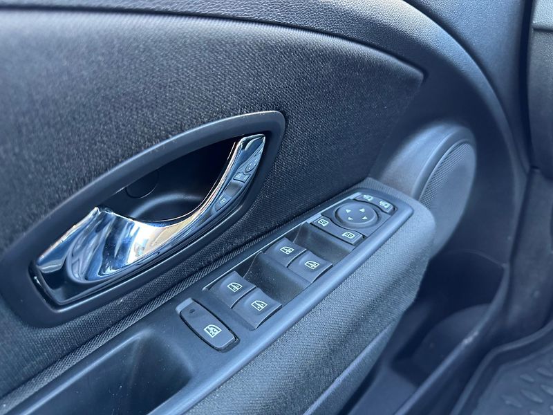 Renault Mégane (2015) Limited 1.5 DCI 81 KW - fotka 16 z 19
