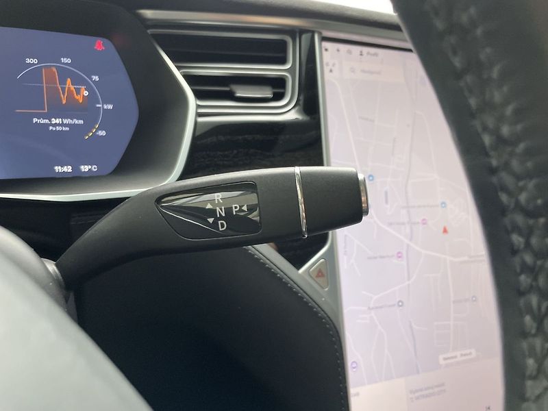 Tesla Model X 90D AWD, 7míst, tažné zařízení - fotka 35 z 43