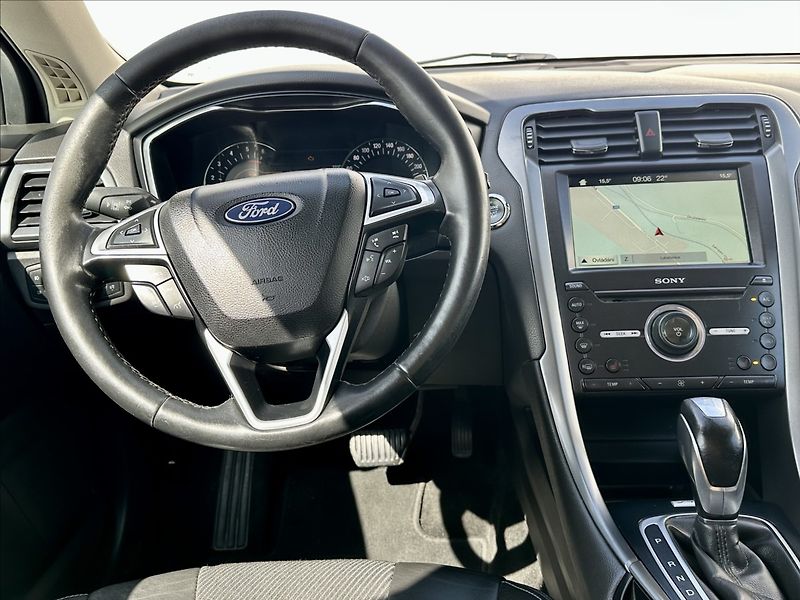 Ford Mondeo 2,0 TDCi Navi Kamera Kůže LED - fotka 17 z 40