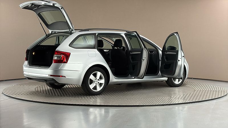 Škoda Octavia 1.6 TDI Ambition Combi - fotka 6 z 24