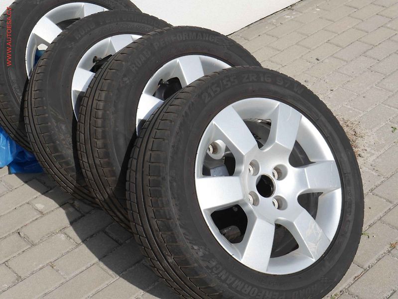 Peugeot 5008 (2015) 1.6HDi, 2.maj,ČR, Allure - fotka 19 z 19