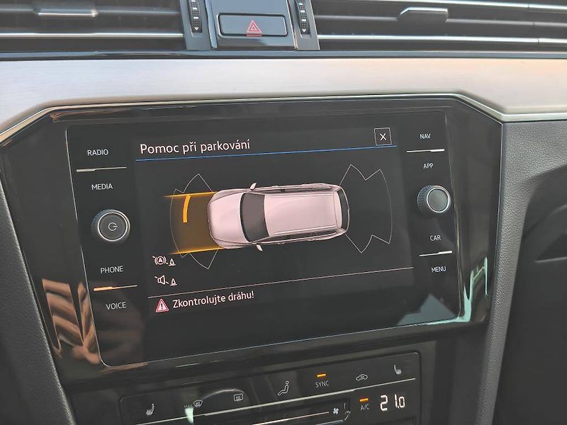 Volkswagen Passat Elegance 6G 2,0TDi - fotka 15 z 23