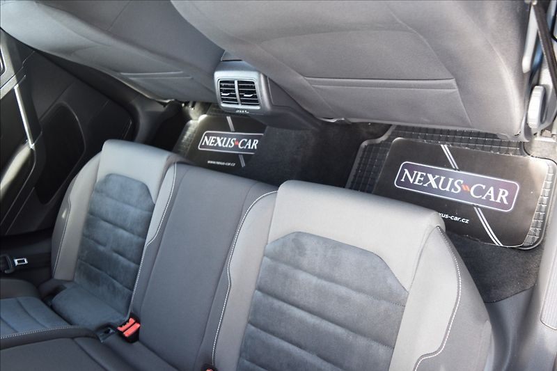 Volkswagen Golf 2,0 TDI 110KW KAMERA XENONY - fotka 20 z 48
