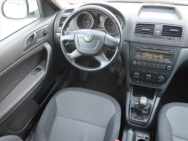Škoda Yeti (2012) 2.0 TDI, Park. senzory - fotka 7 z 16
