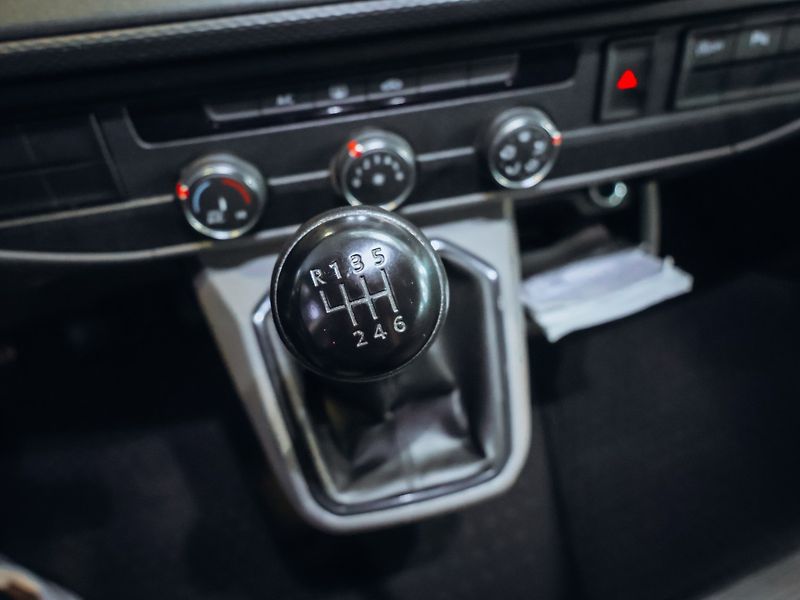Volkswagen Transporter 2.0TDI 6 míst - fotka 15 z 29