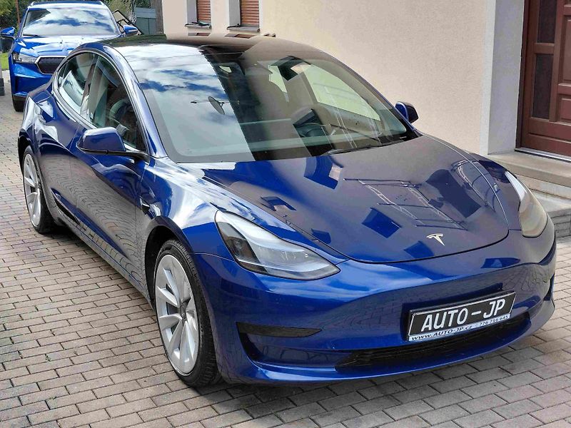 Tesla Model 3 (2022) RWD  LED  ACC 19ALU  SOH-91,3% - fotka 2 z 11
