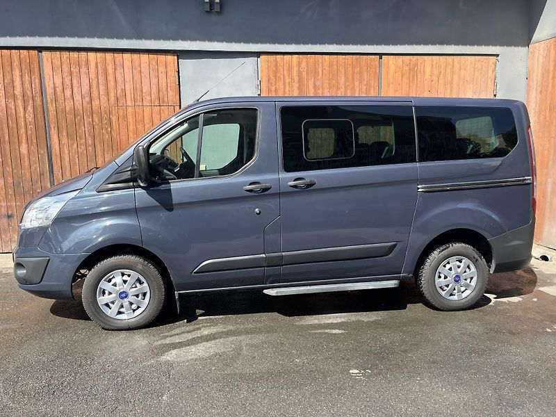 Ford Tourneo Custom (2014)  2,2TDi 9míst PO VELKÉM SERVIS - fotka 4 z 19