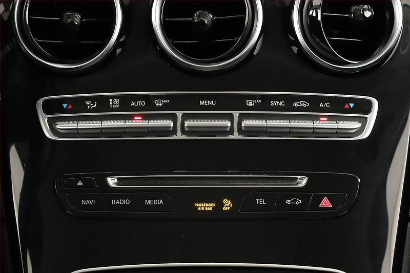 Mercedes-Benz GLC (2017) 220 d 4MATIC - fotka 17 z 21