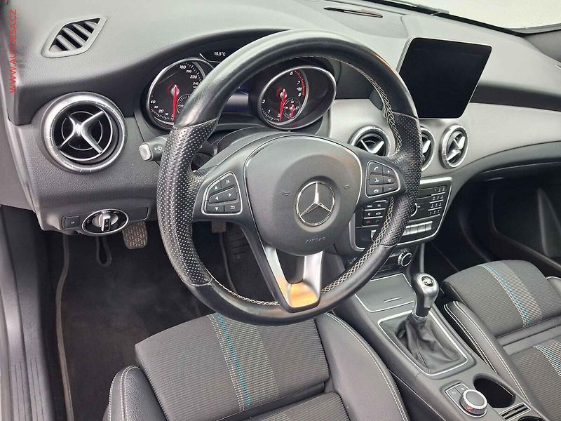 Mercedes-Benz CLA (2018) 1.6 i CLA200, Sport, LED, - fotka 12 z 18