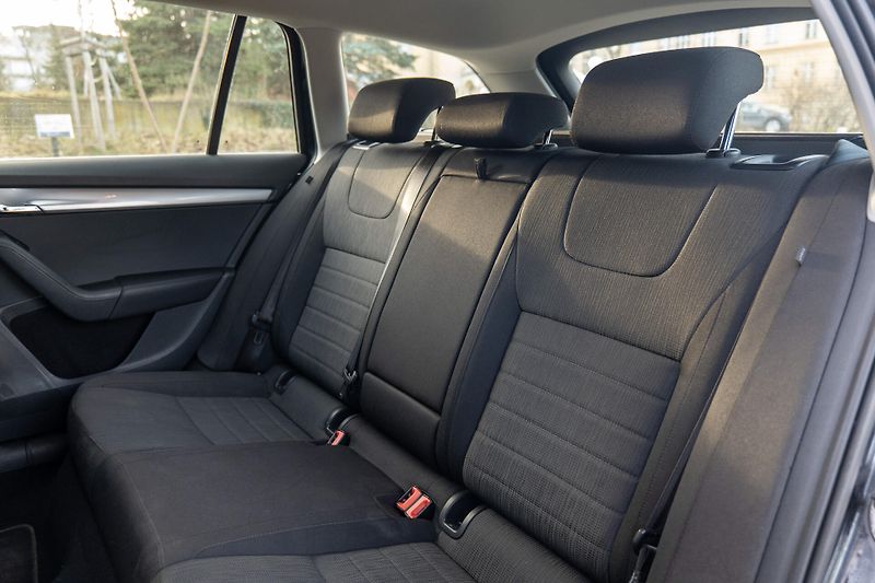 Škoda Octavia 2.0 TDI 110 kW DSG Tažné Navig - fotka 13 z 31