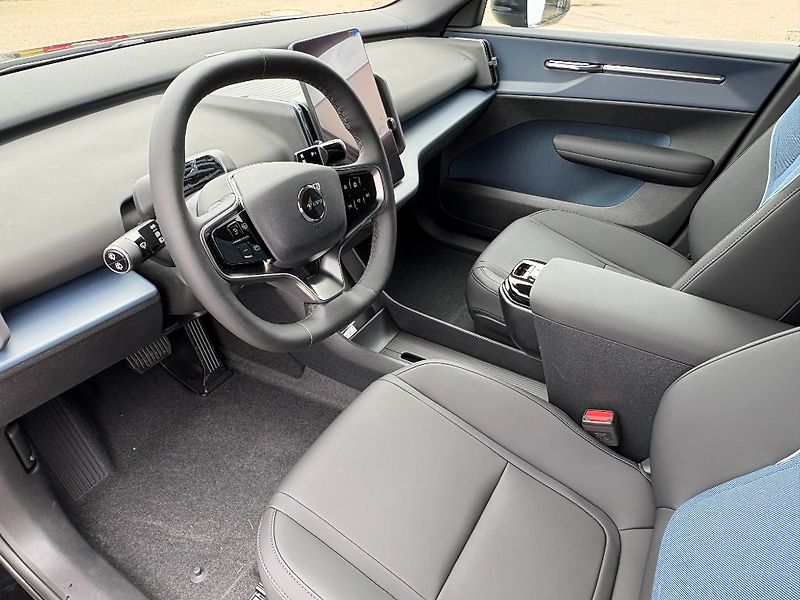 Volvo EX30 PLUS BLACK EDITION P5 LONG RAN - fotka 13 z 18