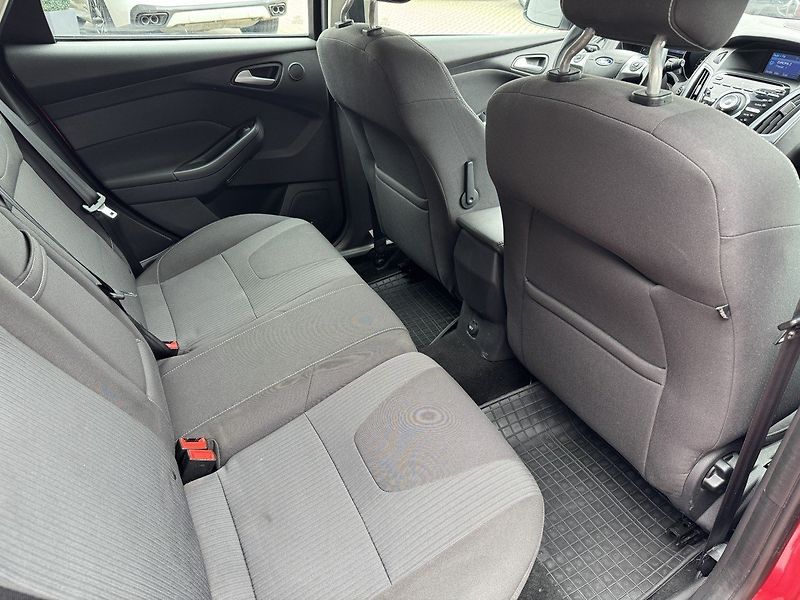 Ford Focus (2011) 1.6 Ti-VCT Digi Klima Tempomat - fotka 19 z 48