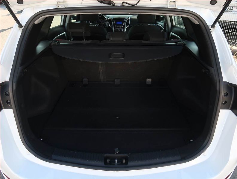 Hyundai i30 (2016) 1.6 CRDi, Serv.kniha, Tempomat - fotka 13 z 17
